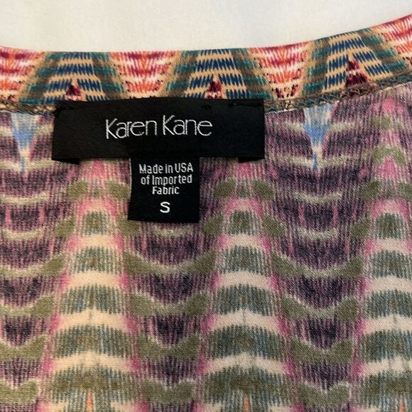 Karen Kane size small 3/4 sleeve Vibrant Zigzag Pattern shark bite hem tunic EUC - Picture 5 of 10